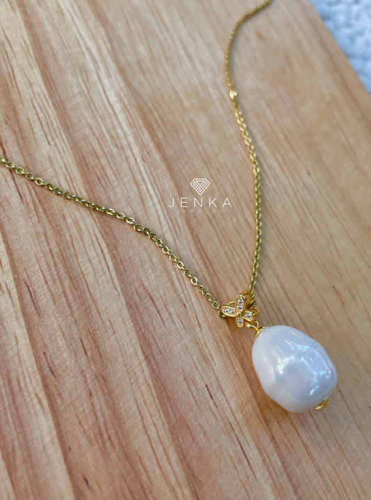 Shell Pearl Necklace