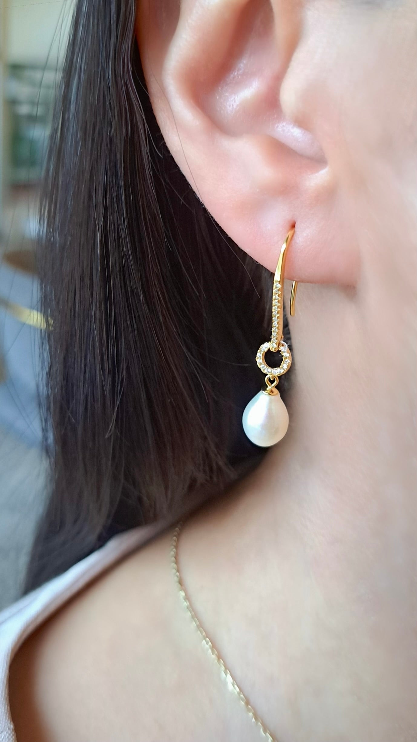 White Oval Pearl Earrings