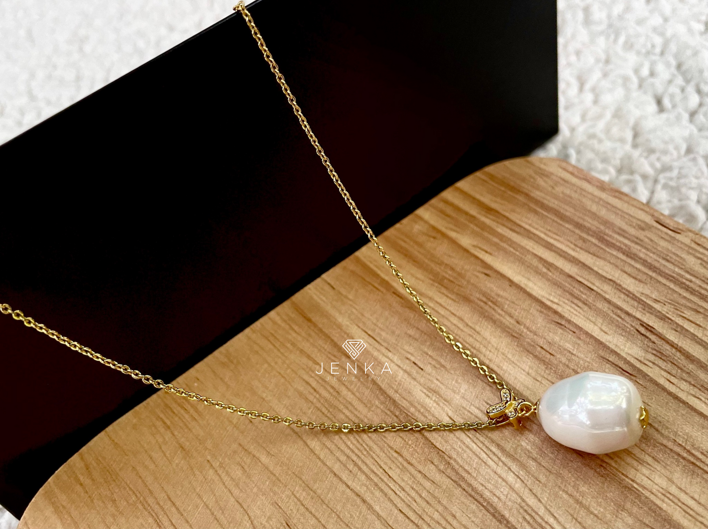 Shell Pearl Necklace